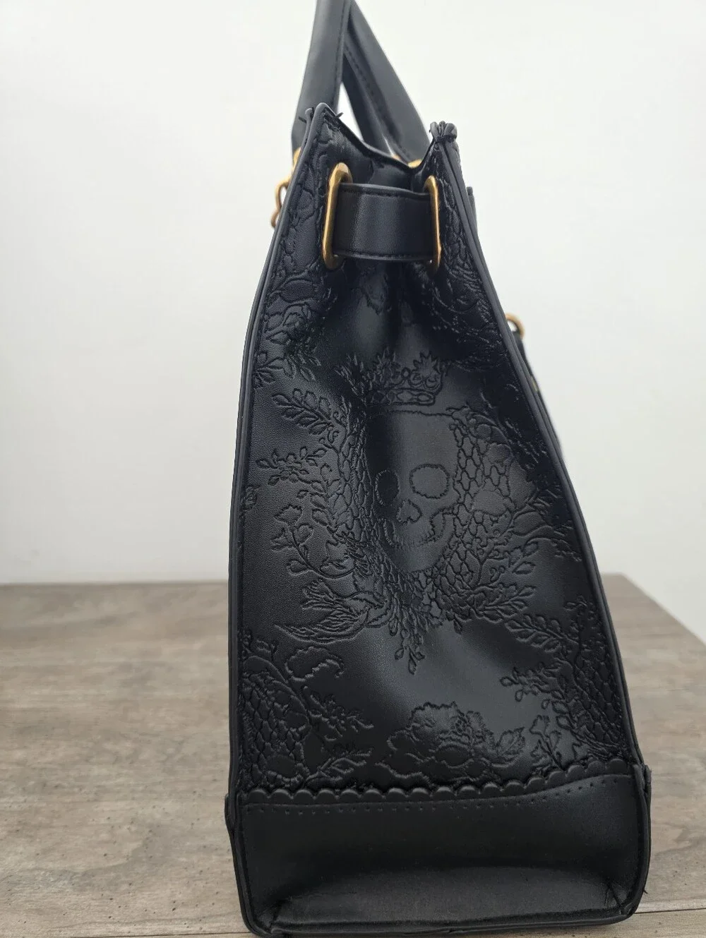 Betsey Johnson Skull Tote Bag Halloween Bag 2026 Collection